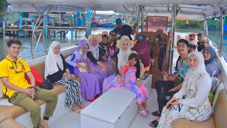 Phi Phi Island Day Tour by Speedboat from Phuket Spectacular Adventure in Island Paradise
