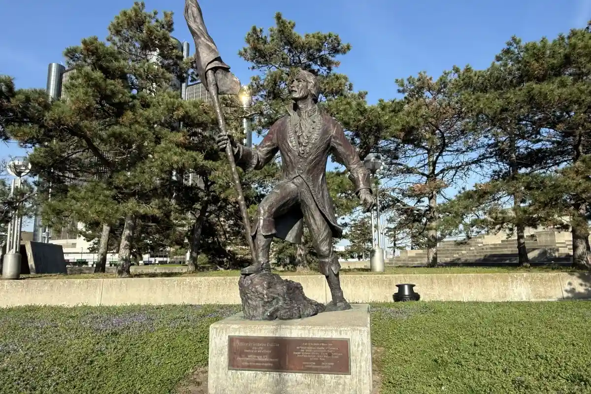 The Definitive Downtown Detroit Walking Tour: Architecture & Icons